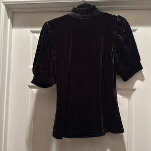 NWT Beautiful velvet sugar lips top. Size small. Bow at neck on back.